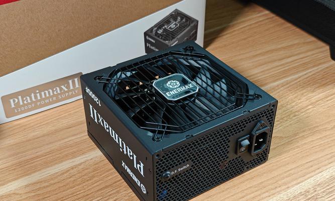 AMP1000w白金电源的性能如何？选择AMP1000w白金电源时应注意哪些问题？