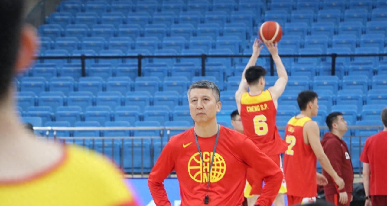 CCTV5直播，中国男篮VS沙特，新五虎出炉，胡金秋率队争开门红
