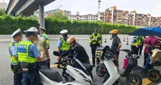 8月1日起实施，电动车、三轮车上路“4禁5罚”新规！车主注意