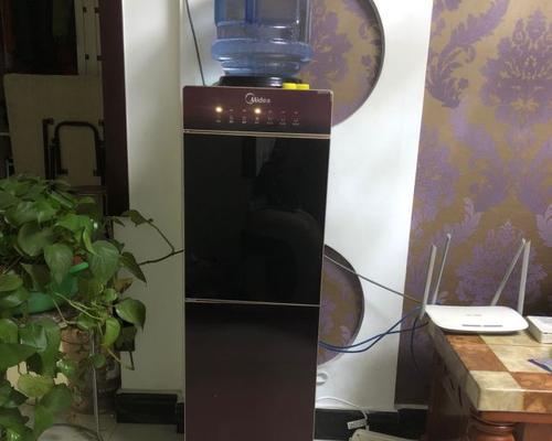 美的沸水饮水机故障及维修方法（解决您家中美的沸水饮水机故障的简易指南）