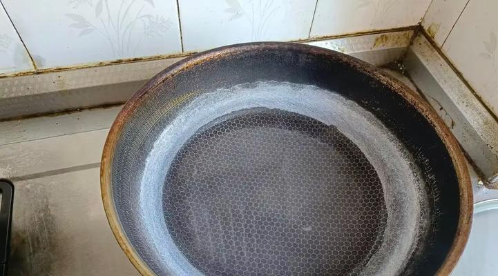 电饭煲没电不能烧水的原因（解析电饭煲无法烧水的关键问题）