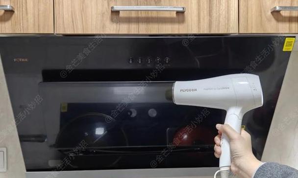 如何彻底清洗油烟机（简单易行的清洗方法）