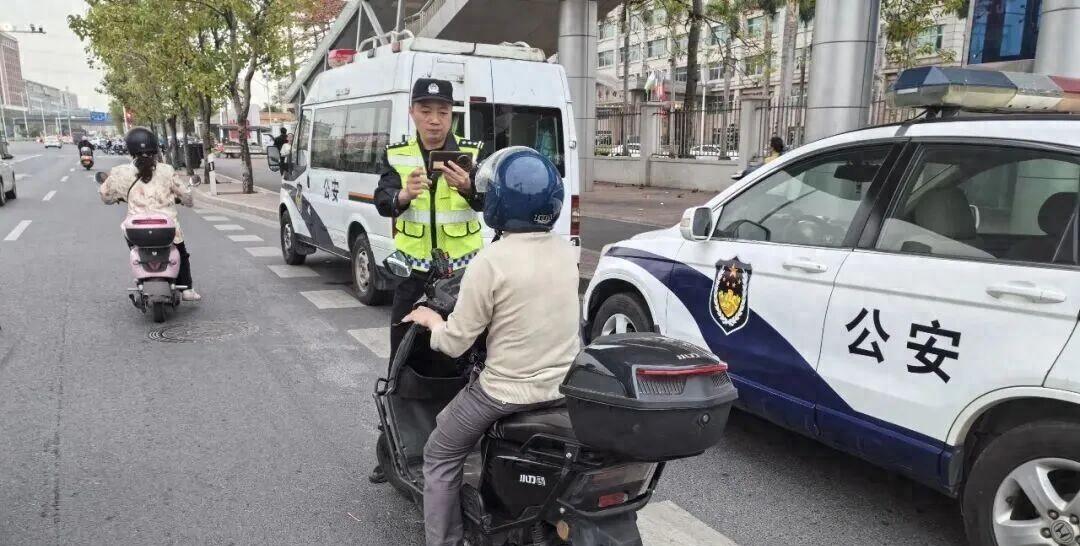 4月1日起，电动车、摩托车、三、四轮上路“2禁2罚2扣”，注意了