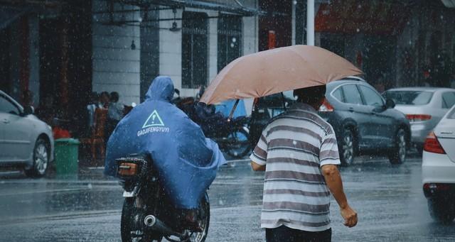 暴雨蓝色预警继续!4月6—8日大暴雨范围锁定,强对流同步登场 暴雨蓝色预警继续!4月6—8日大暴雨范围锁定,强对流同步登场